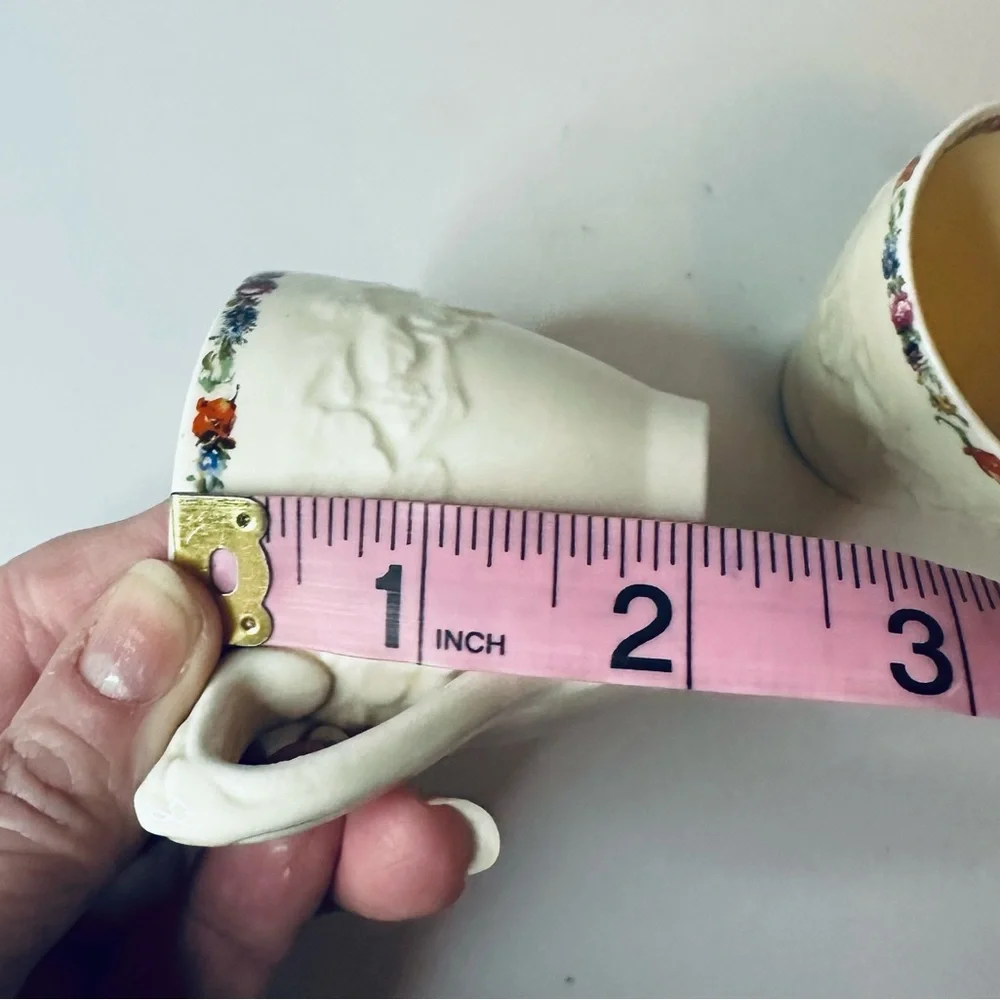 Vintage/Antique Crown Ducal Gainsborough England Pair of Demitasse Cups 749657